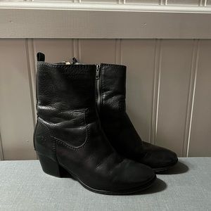 Black leather heeled Frye Boots